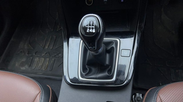 Second-hand 2023 Hyundai Alcazar Platinum AE Turbo 7Str for sale in Gurgaon-12