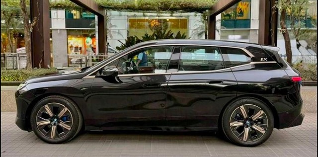 Second-hand 2023 BMW iX xDrive40 for sale in Chennai-3