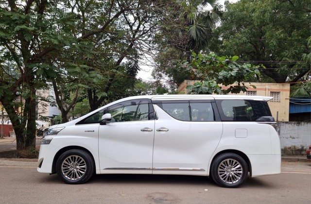 Second-hand 2022 Toyota Vellfire Executive Lounge BSVI for sale in Chennai-1