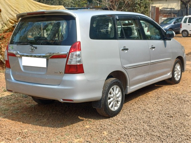 Second-hand 2013 Toyota Innova 2.5 G (Diesel) 7 Seater BS IV for sale in Pune-6