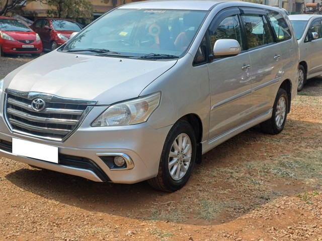 Second-hand 2013 Toyota Innova 2.5 G (Diesel) 7 Seater BS IV for sale in Pune-2