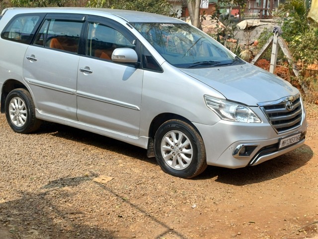 Second-hand 2013 Toyota Innova 2.5 G (Diesel) 7 Seater BS IV for sale in Pune-4