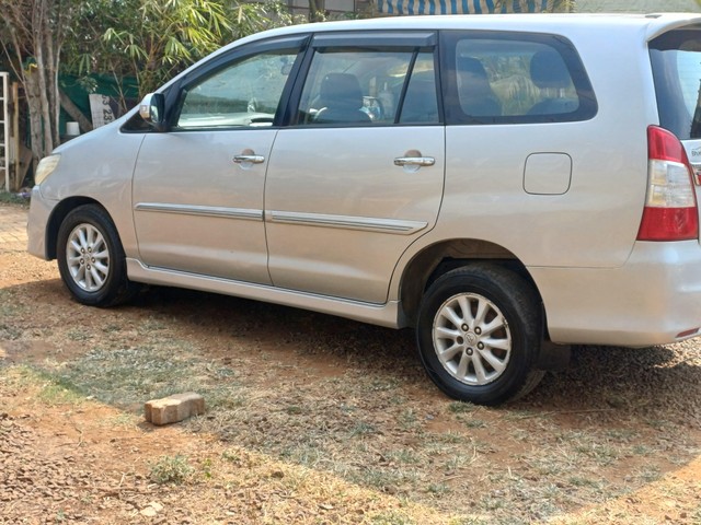 Second-hand 2013 Toyota Innova 2.5 G (Diesel) 7 Seater BS IV for sale in Pune-9