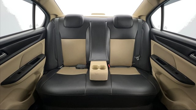 Second-hand 2022 Honda Amaze V for sale in Kanpur-33