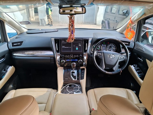 Second-hand 2021 Toyota Vellfire Executive Lounge BSVI for sale in Gurgaon-9
