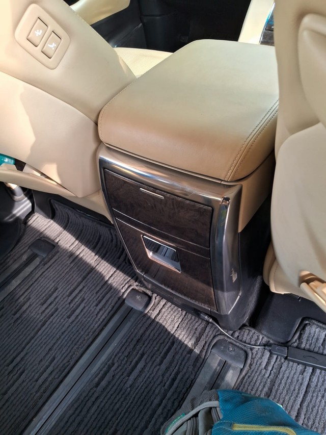Second-hand 2021 Toyota Vellfire Executive Lounge BSVI for sale in Gurgaon-10