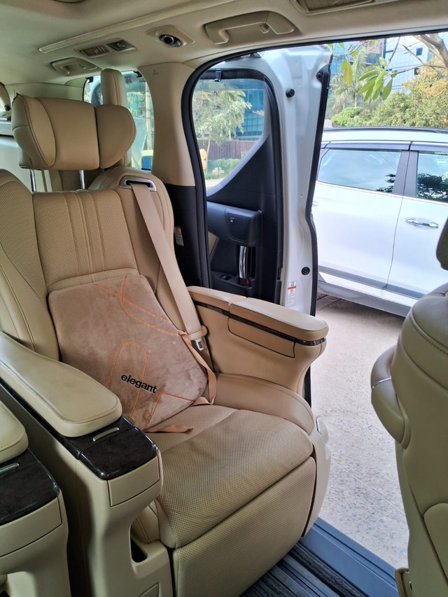 Second-hand 2021 Toyota Vellfire Executive Lounge BSVI for sale in Gurgaon-4