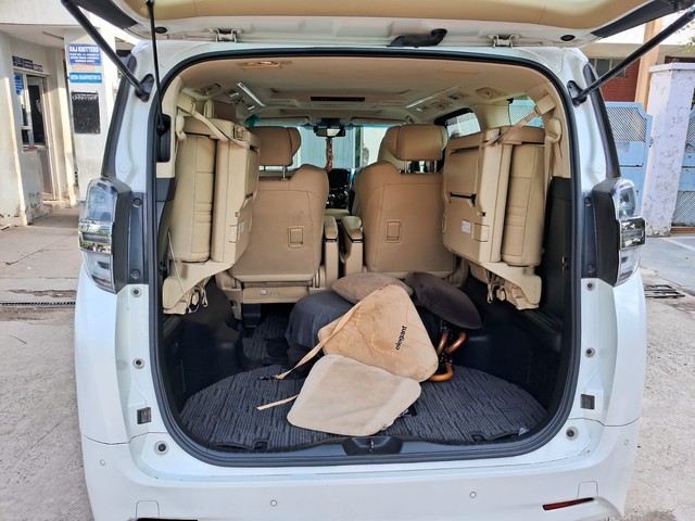 Second-hand 2021 Toyota Vellfire Executive Lounge BSVI for sale in Gurgaon-12