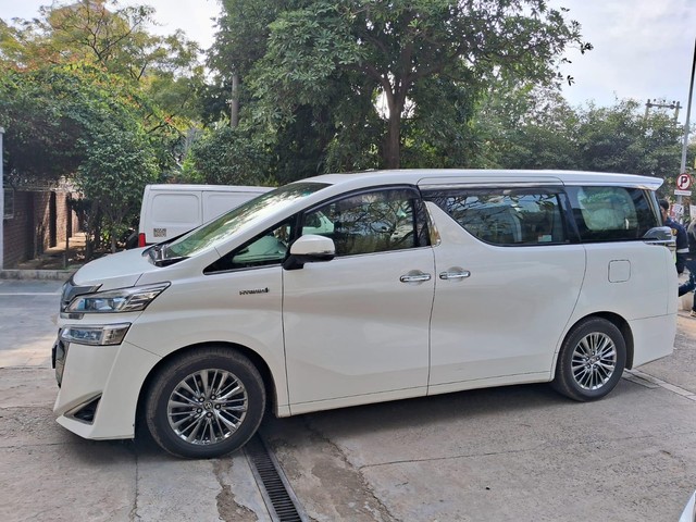 Second-hand 2021 Toyota Vellfire Executive Lounge BSVI for sale in Gurgaon-8
