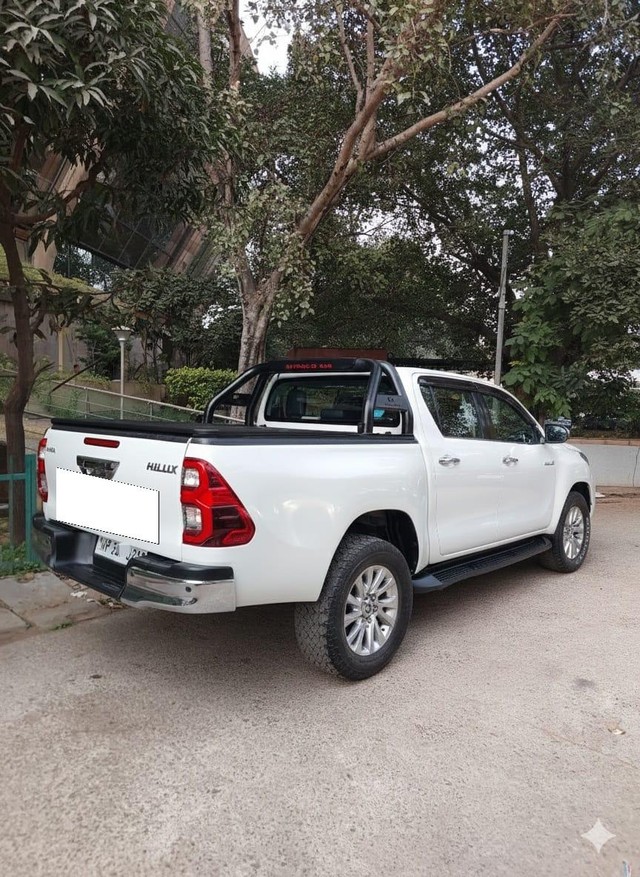 Toyota Hilux High AT Second-hand 2023 Toyota Hilux High AT for sale in New Delhi-7