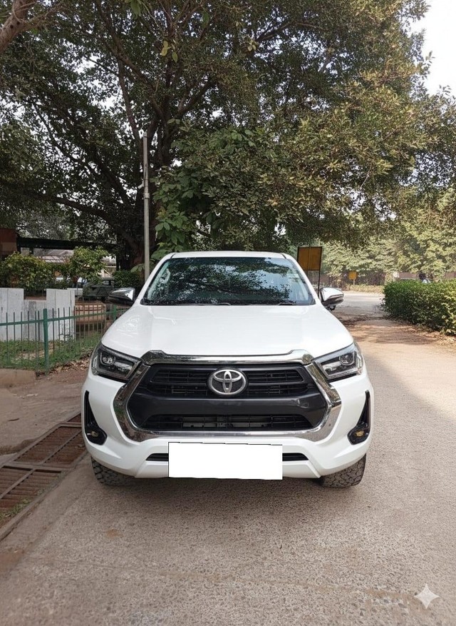 Toyota Hilux High AT Second-hand 2023 Toyota Hilux High AT for sale in New Delhi-3