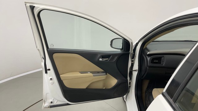 Second-hand 2016 Honda City V MT for sale in Jaipur-24