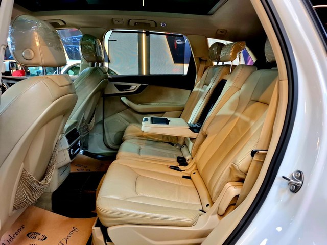 Second-hand 2016 Audi Q7 45 TDI Quattro Premium Plus for sale in Mumbai-12