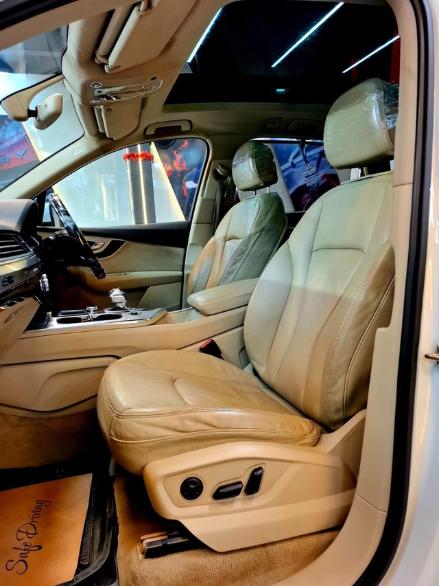 Second-hand 2016 Audi Q7 45 TDI Quattro Premium Plus for sale in Mumbai-11