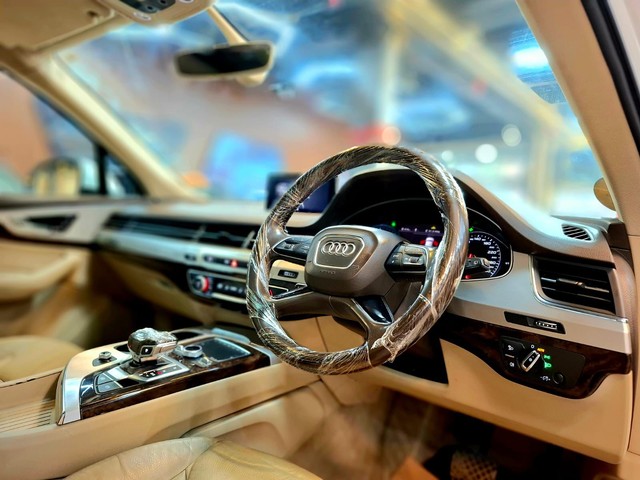 Second-hand 2016 Audi Q7 45 TDI Quattro Premium Plus for sale in Mumbai-3