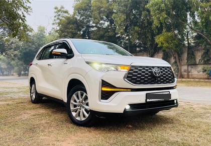 Second-hand 2024 Toyota Innova Hycross VX 7STR Hybrid for sale in New Delhi