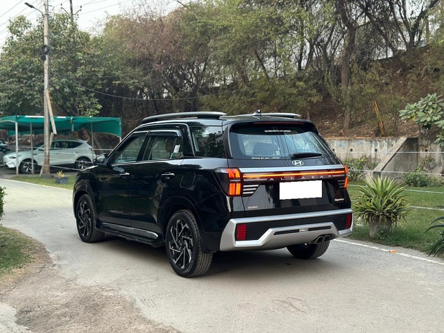 Second-hand 2024 Hyundai Alcazar Signature DCT for sale in New Delhi-6