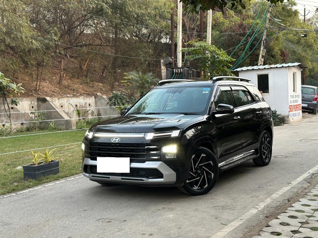 Second-hand 2024 Hyundai Alcazar Signature DCT for sale in New Delhi-2