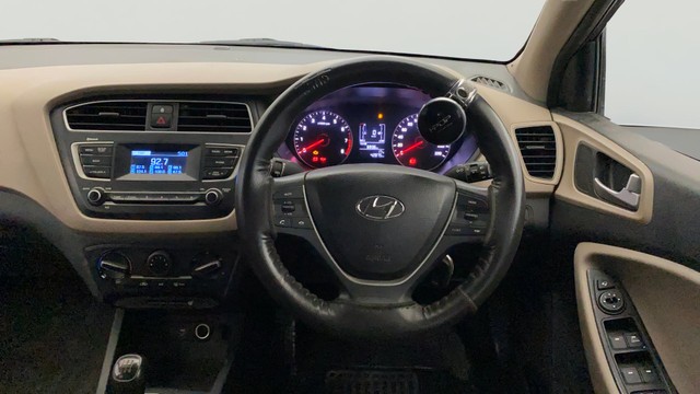 Second-hand 2018 Hyundai i20 1.2 Spotz for sale in Noida-12