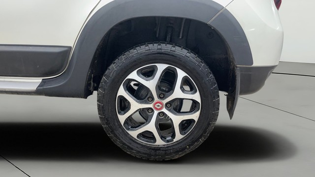 Second-hand 2021 Renault Duster RXZ Turbo CVT for sale in Noida-26