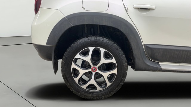 Second-hand 2021 Renault Duster RXZ Turbo CVT for sale in Noida-24