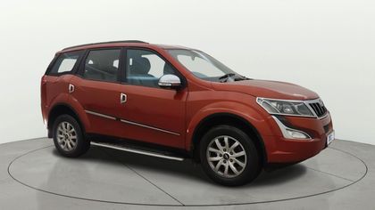 2017 Mahindra XUV500 W9
