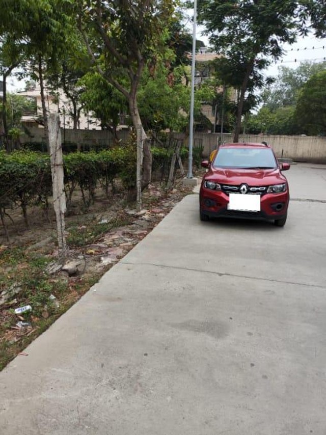 Second-hand 2017 Renault KWID 1.0 RXL for sale in Noida-6