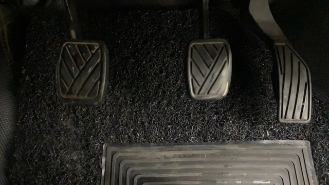 Second-hand 2015 Maruti Swift VXI for sale in Ahmedabad-14