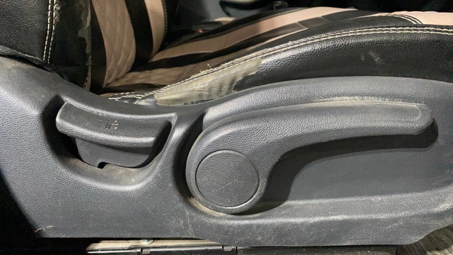 Second-hand 2017 Hyundai i20 1.2 Asta Option for sale in Kolkata-8