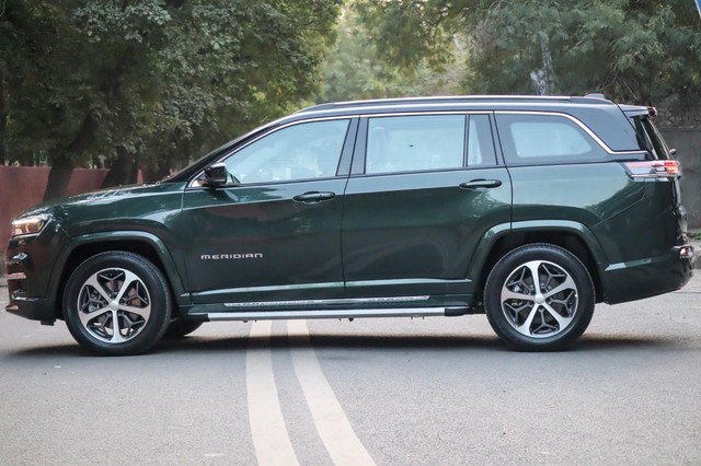 Second-hand 2024 Jeep Meridian Overland 4x2 AT for sale in New Delhi-3