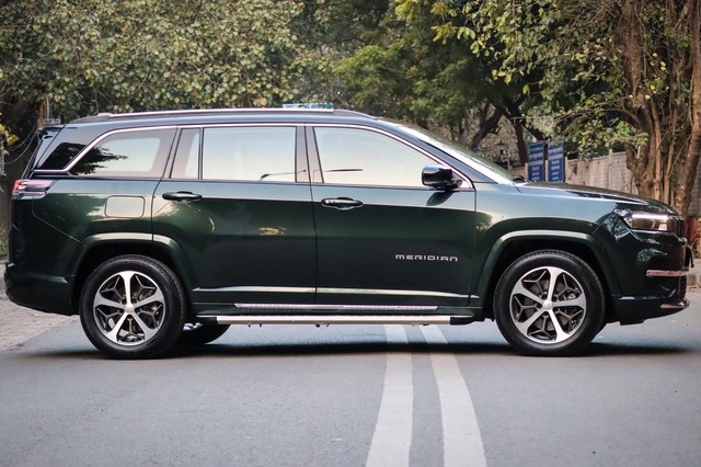 Second-hand 2024 Jeep Meridian Overland 4x2 AT for sale in New Delhi-1