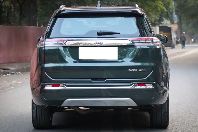 Second-hand 2024 Jeep Meridian Overland 4x2 AT for sale in New Delhi-13