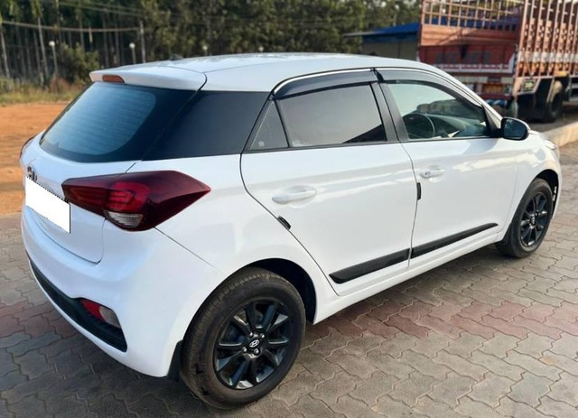 Second-hand 2018 Hyundai i20 1.4 Sportz for sale in Haveri-1