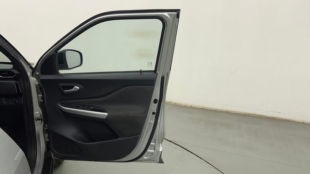 Second-hand 2023 Nissan Magnite Turbo CVT XV Premium for sale in Mumbai-16