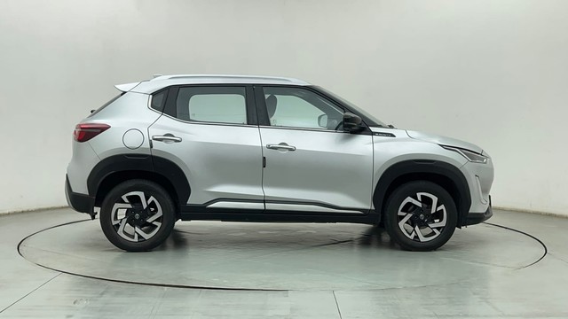 Second-hand 2023 Nissan Magnite Turbo CVT XV Premium for sale in Mumbai-2