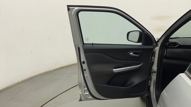 Second-hand 2023 Nissan Magnite Turbo CVT XV Premium for sale in Mumbai-37