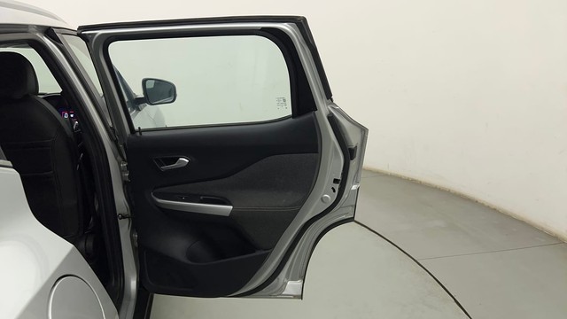 Second-hand 2023 Nissan Magnite Turbo CVT XV Premium for sale in Mumbai-36