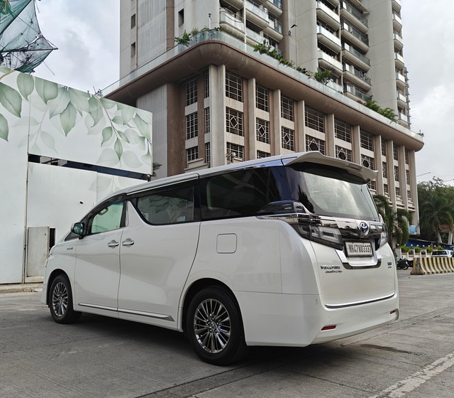 Second-hand 2020 Toyota Vellfire Executive Lounge BSVI for sale in Mumbai-3