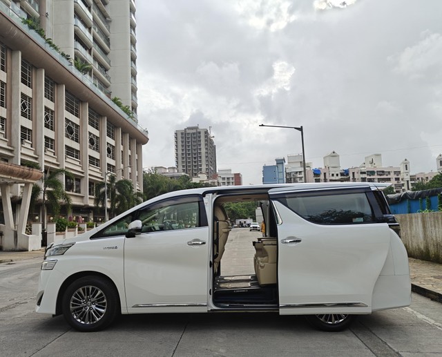 Second-hand 2020 Toyota Vellfire Executive Lounge BSVI for sale in Mumbai-16