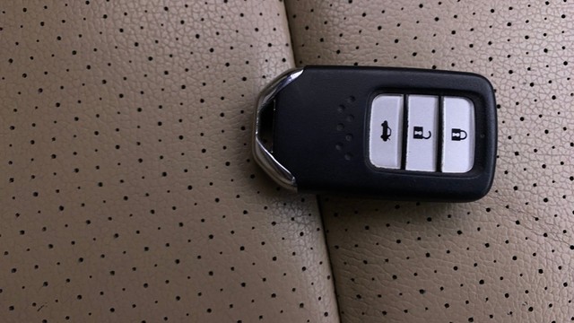 Second-hand 2018 Honda City i-VTEC CVT ZX for sale in Chennai-21