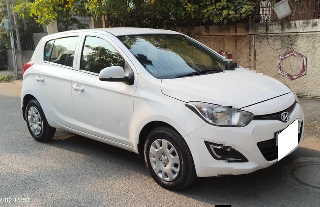 Hyundai i20 Magna Second-hand 2013 Hyundai i20 Magna for sale in Rajkot-7