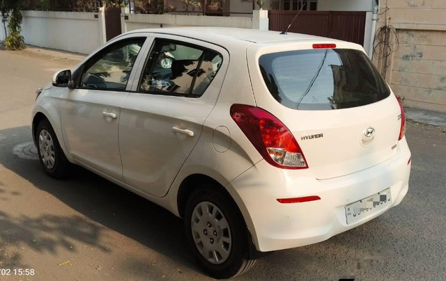 Hyundai i20 Magna Second-hand 2013 Hyundai i20 Magna for sale in Rajkot-6