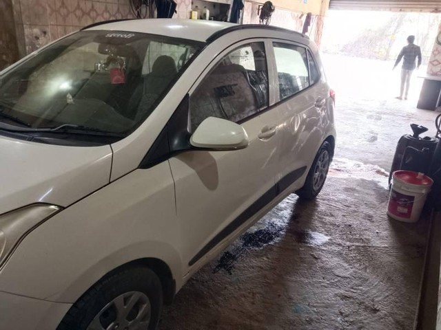 Second-hand 2016 Hyundai Grand i10 Sportz for sale in Rajkot-2