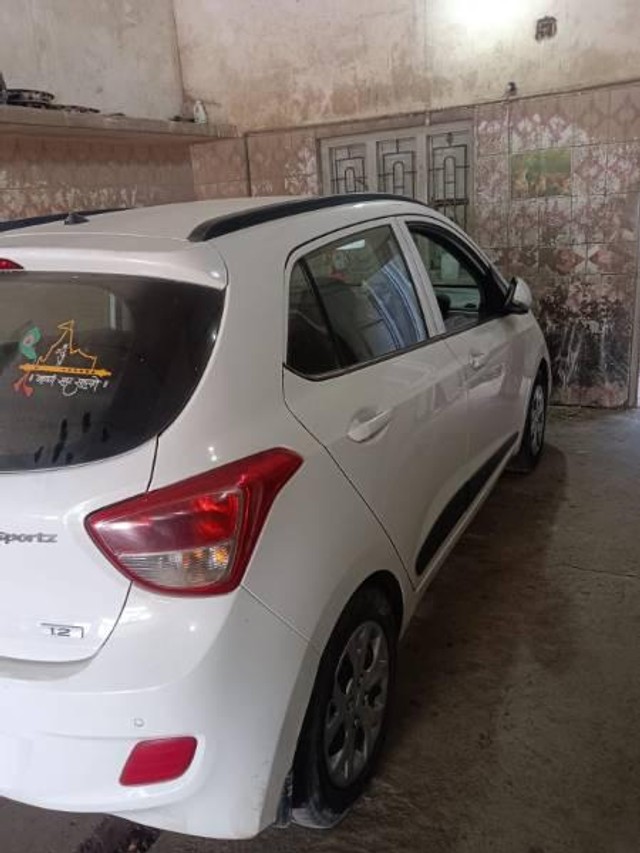 Second-hand 2016 Hyundai Grand i10 Sportz for sale in Rajkot-1