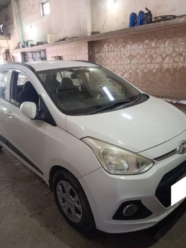 Second-hand 2016 Hyundai Grand i10 Sportz for sale in Rajkot-6