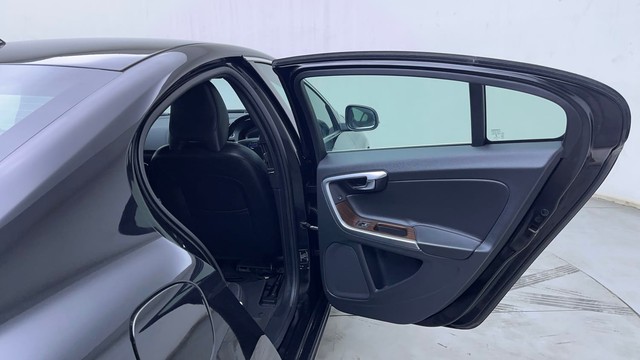 Second-hand 2016 Volvo S60 D4 Momentum for sale in Hyderabad-31