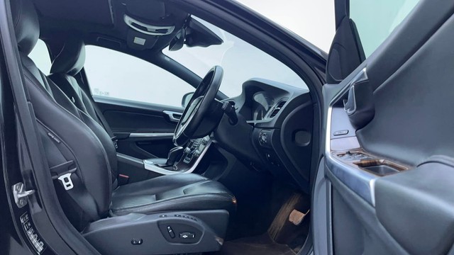 Second-hand 2016 Volvo S60 D4 Momentum for sale in Hyderabad-15