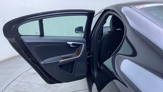 Second-hand 2016 Volvo S60 D4 Momentum for sale in Hyderabad-26