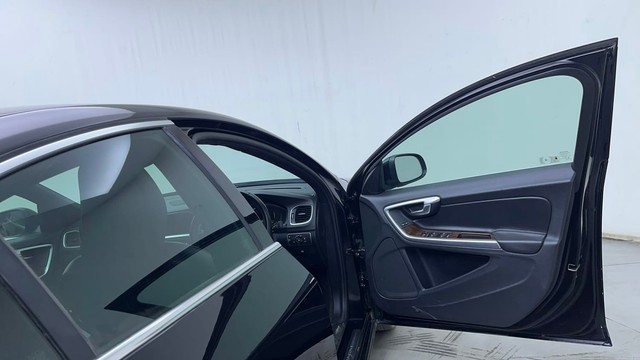 Second-hand 2016 Volvo S60 D4 Momentum for sale in Hyderabad-16