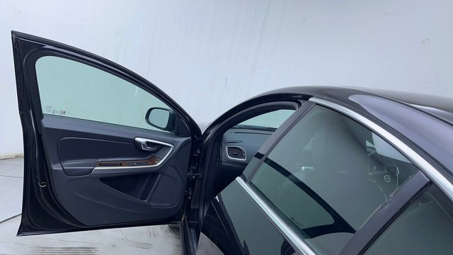 Second-hand 2016 Volvo S60 D4 Momentum for sale in Hyderabad-27